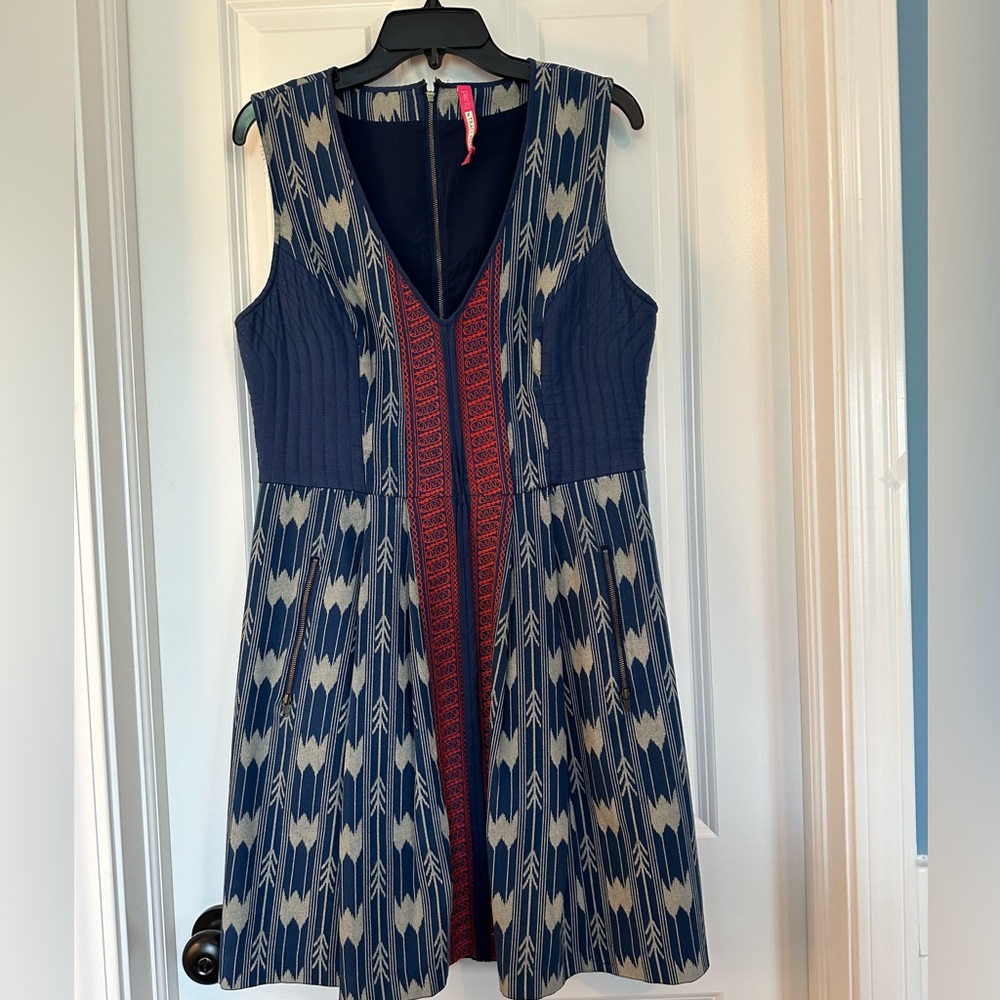 Beautiful NWOT Designer Tracy Reese Size 12 Sleeveless Blue & Red V neck Dress